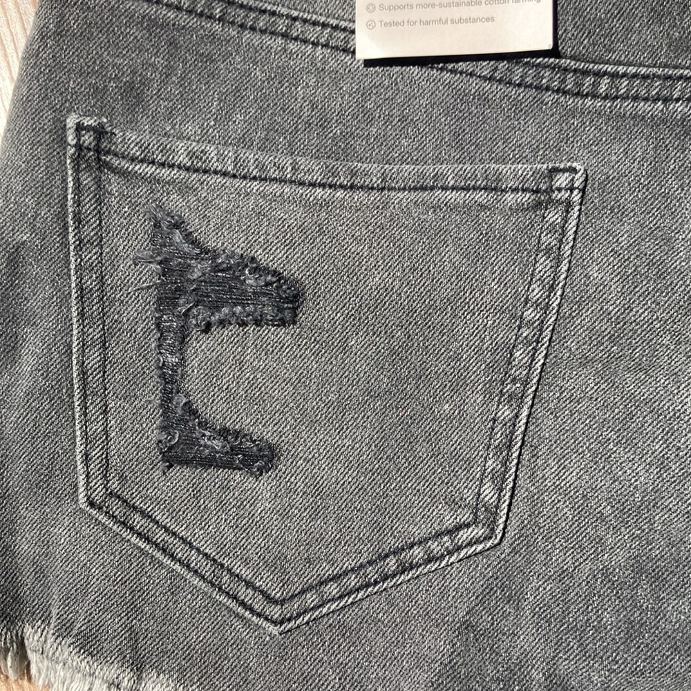 So distressed cut off denim short super high rise 2.5 in inseam 9 / 29 - Picture 11 of 17